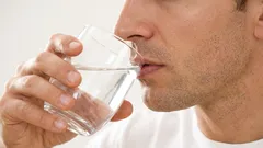 Jednoduchý návyk: odborníci vysvetlili, prečo je pohár teplej vody prospešný