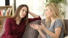 Prerušovanie partnera počas rozhovoru: psychológovia vysvetlili, čo to prezrádza o osobnosti