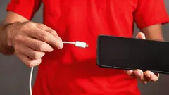 Telefón sa nabíja pomaly? Odborníci pomenovali hlavný problém aj riešenie