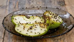 Ako sa okamžite zbaviť ovocných mušiek: jednoduchý a overený spôsob bez chémie