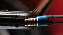 Kam zmizol konektor na slúchadlá: dôvody, prečo v nových telefónoch chýba 3,5 mm jack