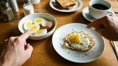 Ktoré vajcia sú zdravšie – varené alebo vyprážané? Dietológovia majú odpoveď