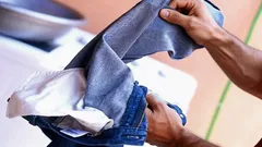 Prečo prať oblečenie naruby a kedy to nerobiť – dôležité nuansy