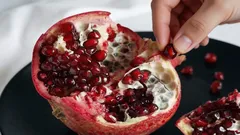 S jadierkami alebo bez: výživový odborník vysvetlil, ako správne jesť granátové jablko